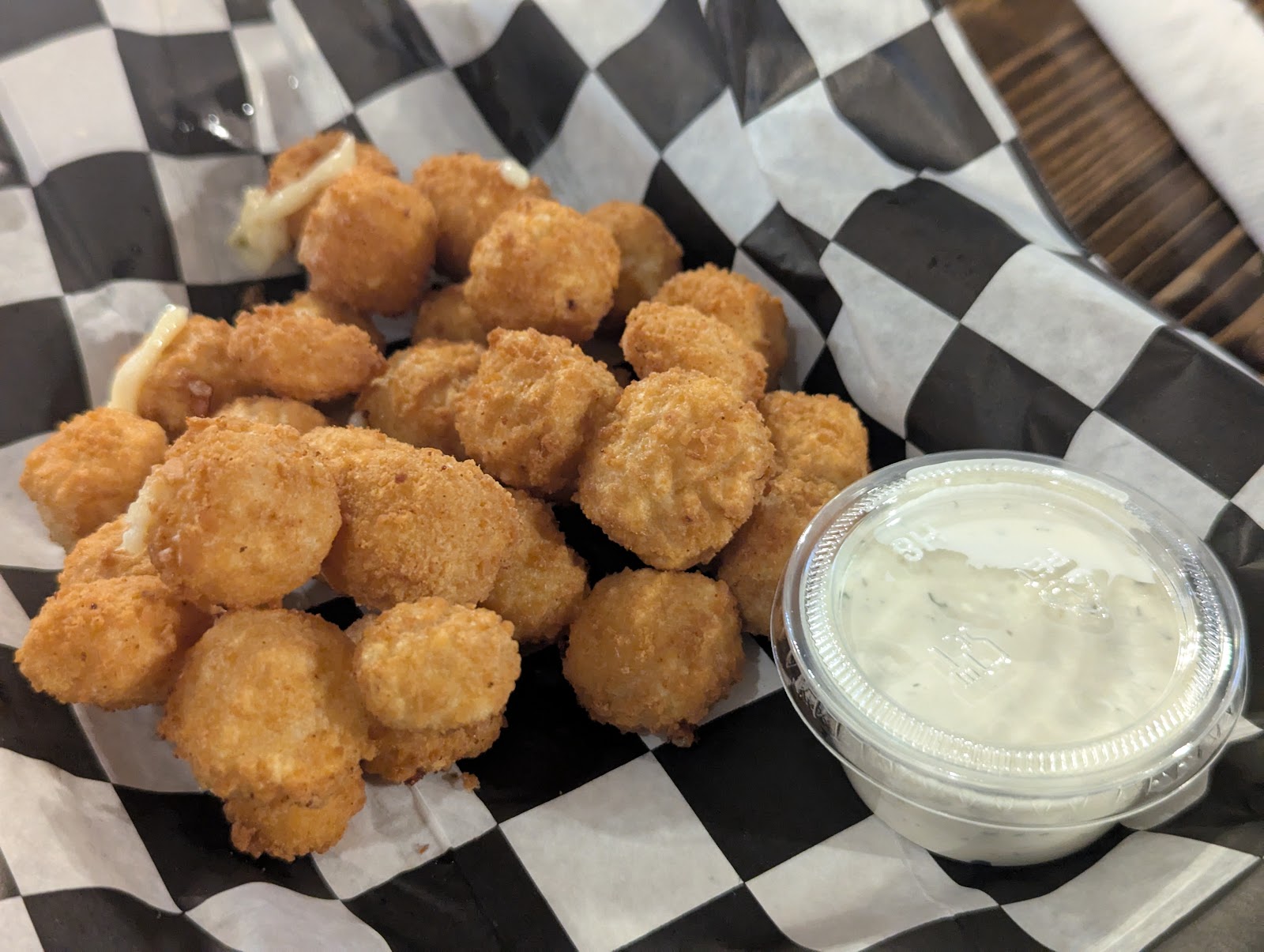 Fried mushrooms appetizer with ranch dip